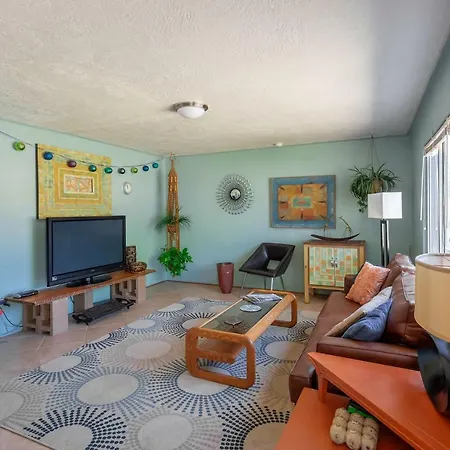 Bright & Sunny Home Near Zion